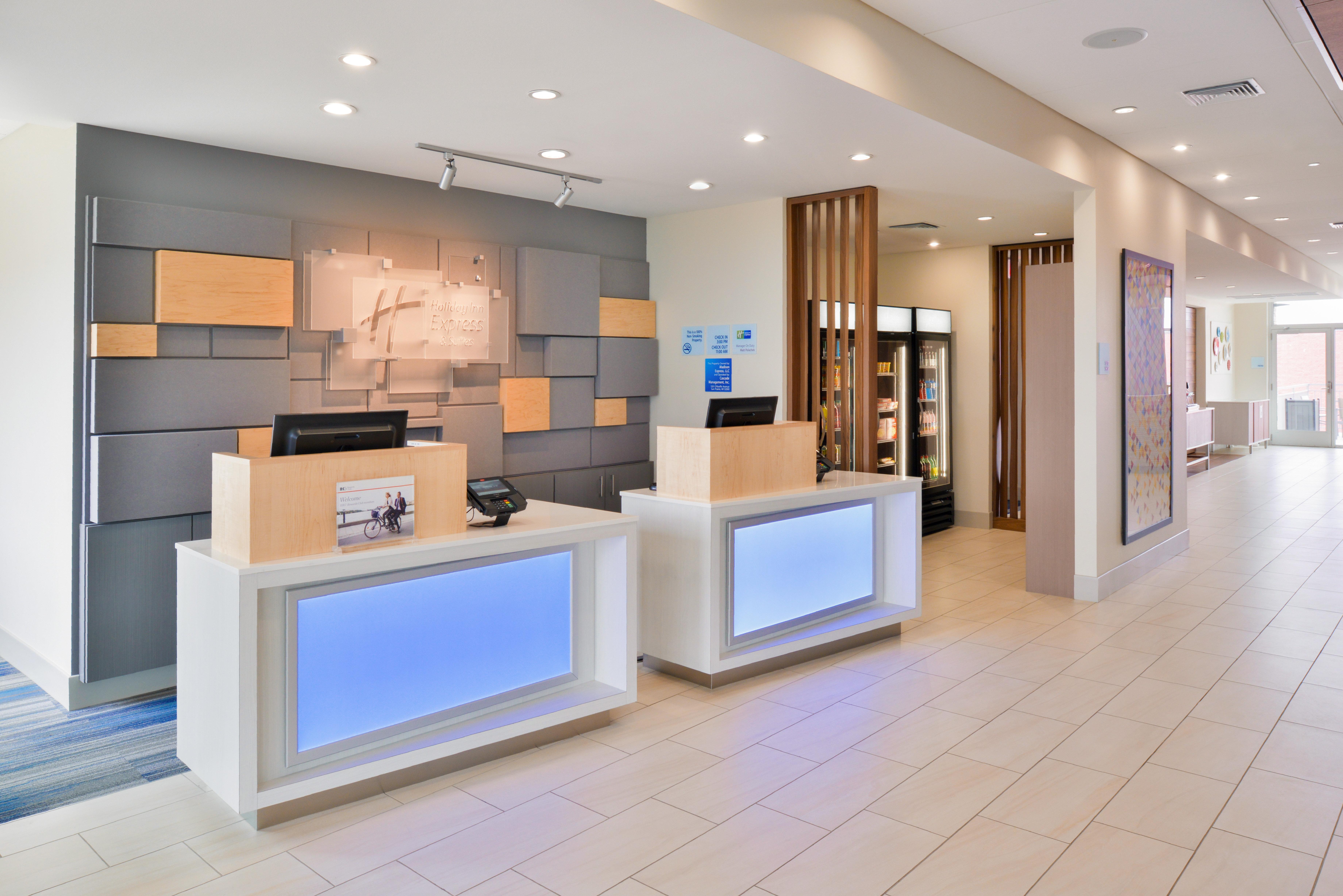 Holiday Inn Express & Suites Madison By Ihg Exterior photo